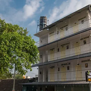 Gems 9 Airport Hotel Nedumbassery